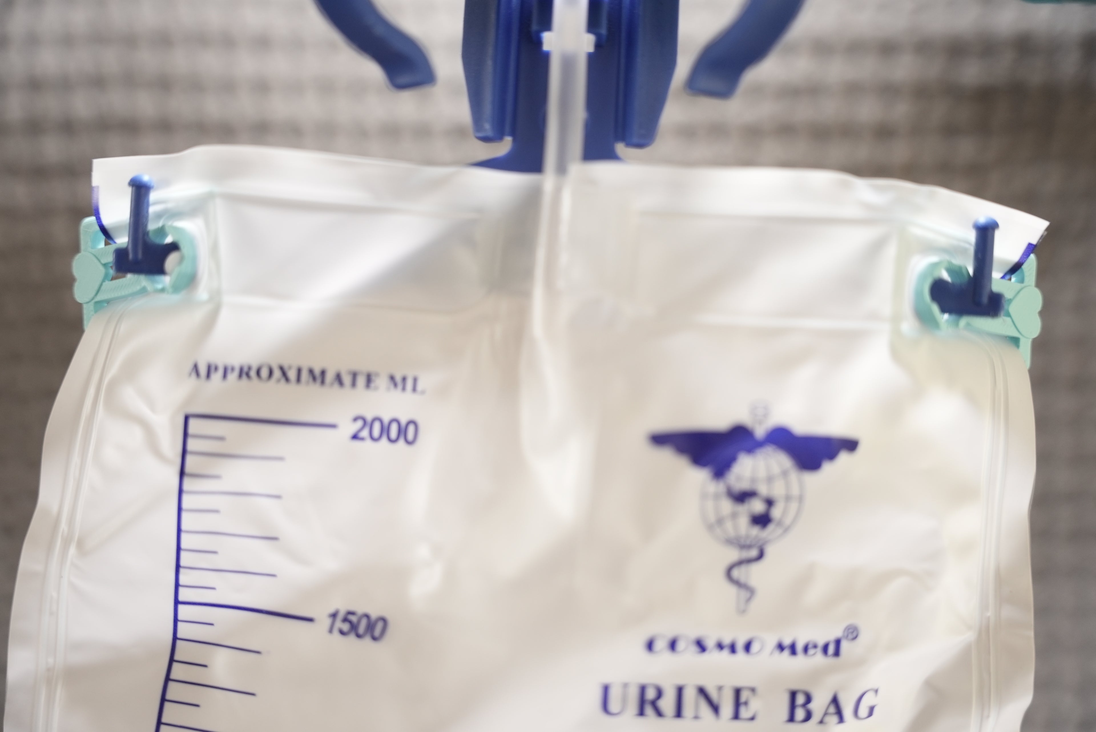 Urine bag hanger clips