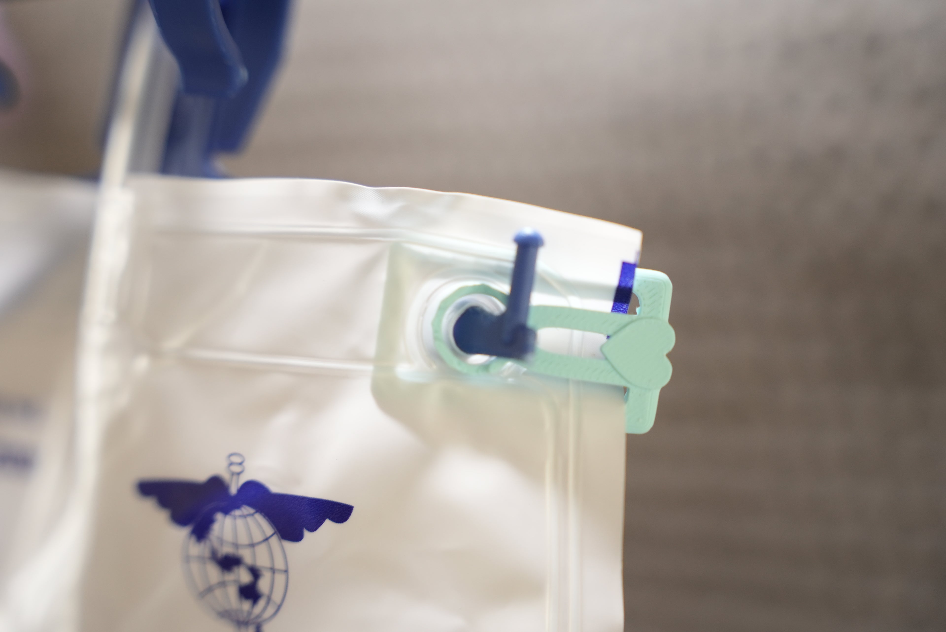 Urine bag hanger clips