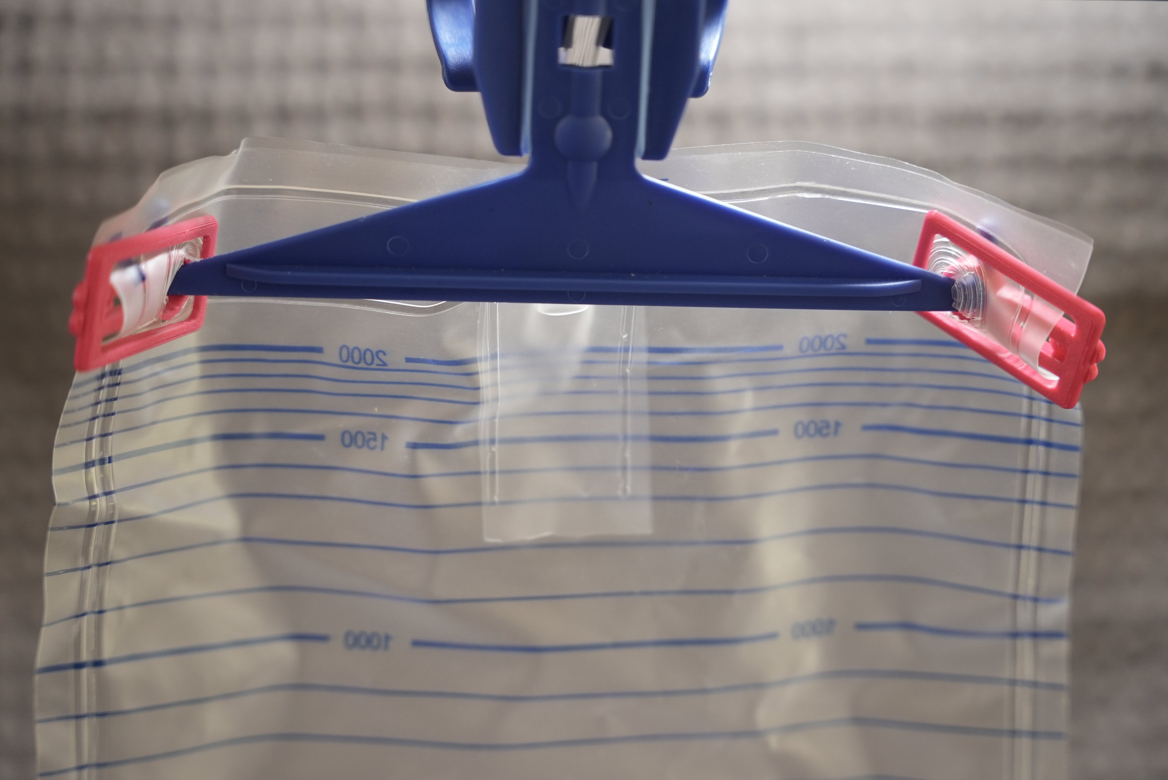 Urine bag hanger clips