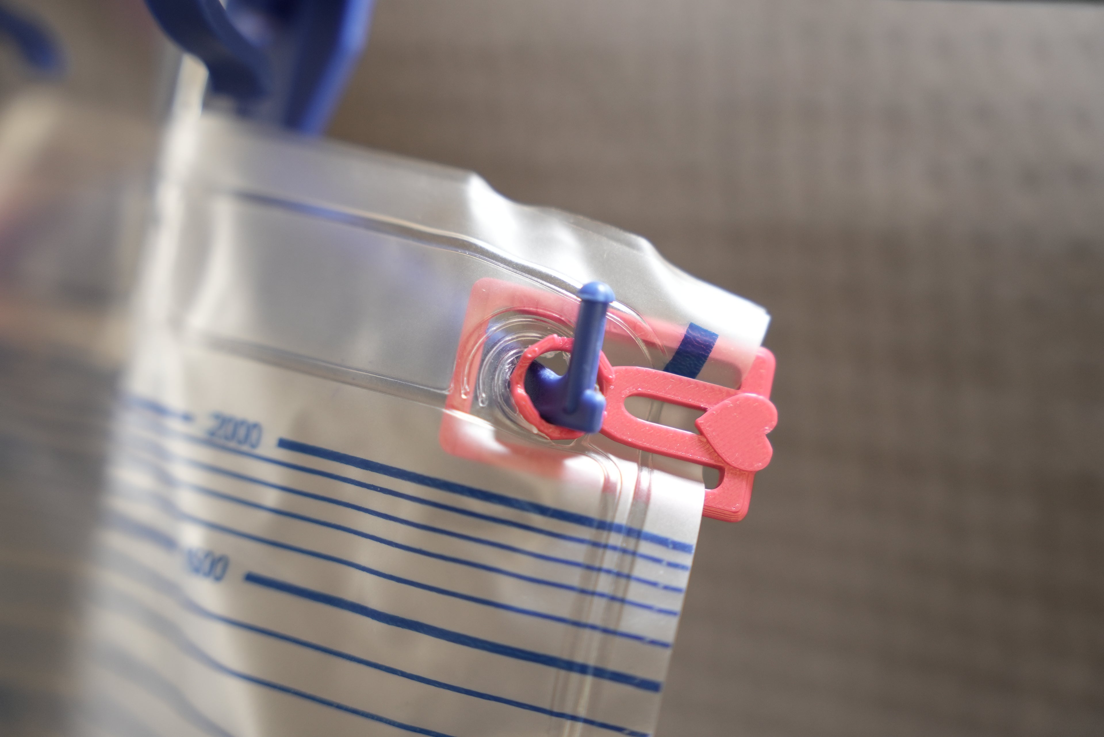 Urine bag hanger clips